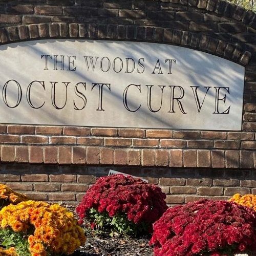 Entrance sign Locust Curve Delaware Ohio